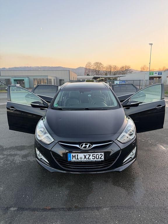 Schwarz Gebraucht 2012 Hyundai i40 Premium Kombi | 7.200 € (Fairer Preis) - Bild 1/4