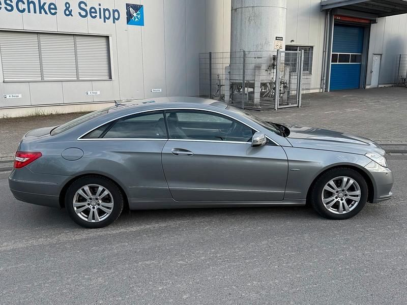 Second-hand Mercedes E200 184 CP (135 kW) 2011 Gri Coupe