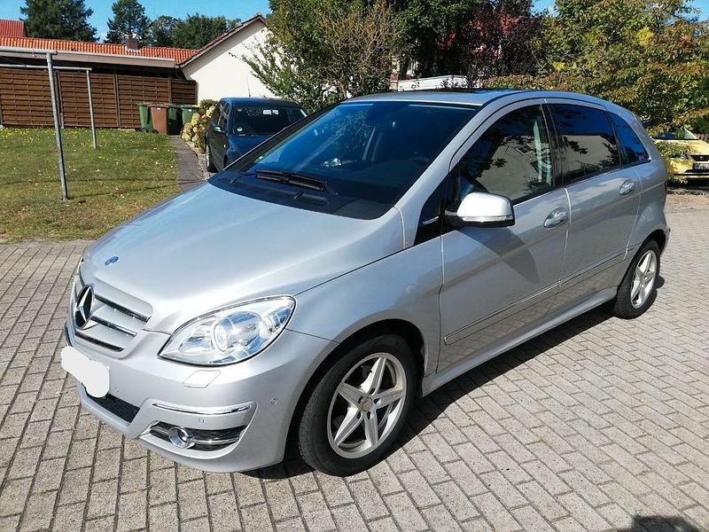 Silber Gebraucht 2008 Mercedes B200 Edition Van / Kleinbus | 4.999 € (Etwas zu teuer) - Bild 1/4