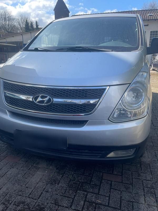 Silber Gebraucht 2009 Hyundai H-1 Van / Kleinbus | 4.500 € (Superpreis) - Bild 1/4