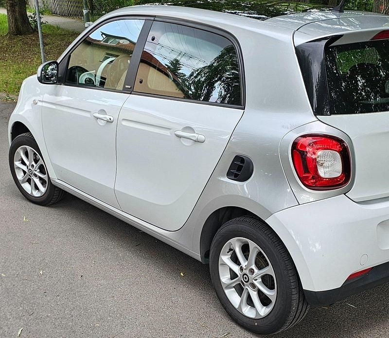 Weiß Gebraucht 2014 Smart ForFour Kleinwagen | 5.049 € (Fairer Preis) - Bild 1/4