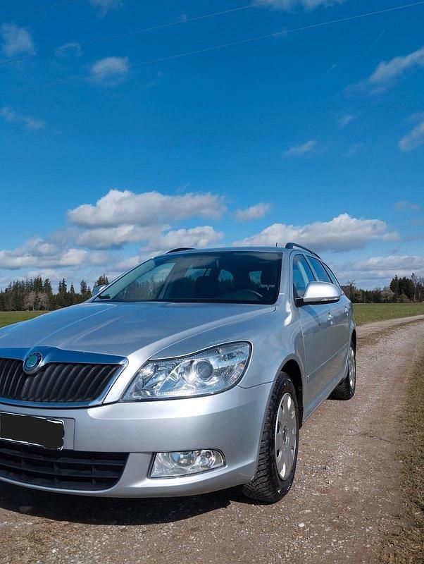 Gebraucht Skoda Octavia 122 PS (89 kW) 2011 Silber Kombi