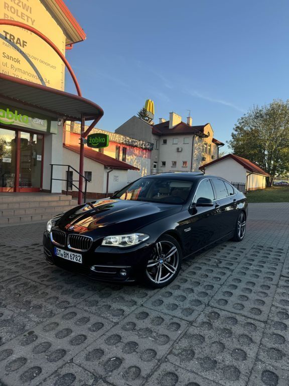 Schwarz Gebraucht 2015 BMW 520 Luxury Line Limousine | 15.900 € (Fairer Preis) - Bild 1/4