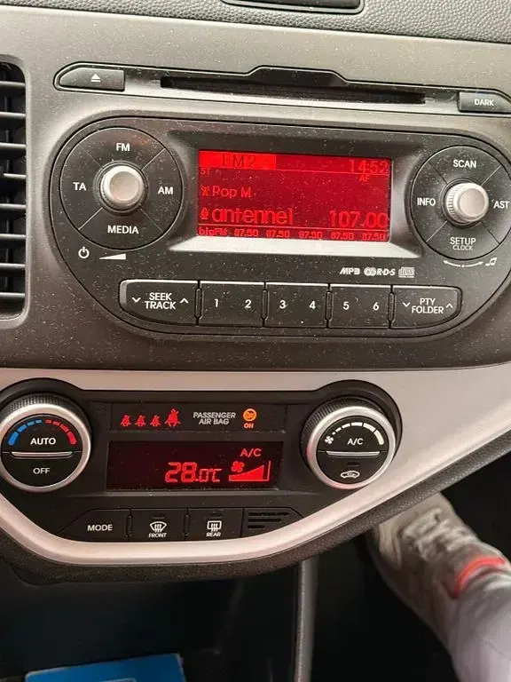 Gebraucht Kia Picanto Spirit 86 PS (63 kW) 2013 Schwarz Kleinwagen