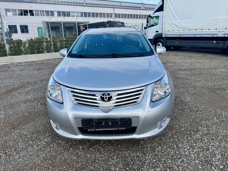 Silver metallic Gebraucht 2009 Toyota Avensis Kombi | 3.900 € (Guter Preis) - Bild 1/4