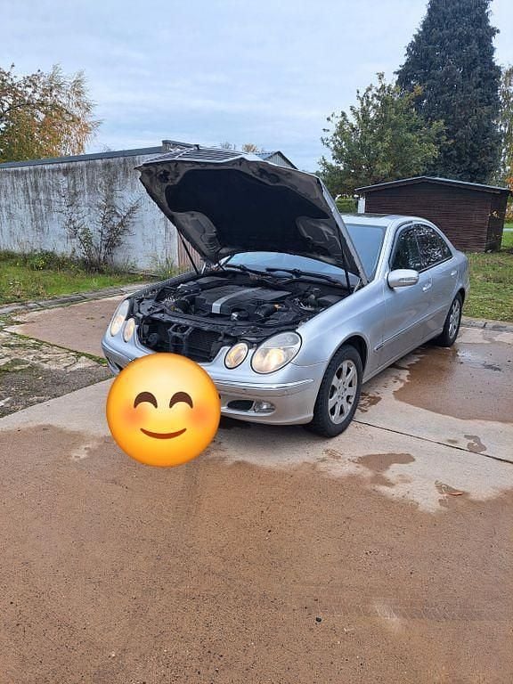 Gebraucht Mercedes E240 177 PS (130 kW) 2003 Silber Limousine