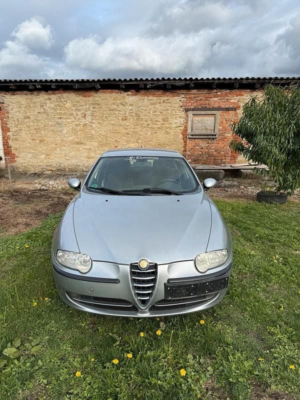 Silber Gebraucht 2002 Alfa Romeo 147 Kleinwagen | 700 € (Superpreis) - Bild 1/4