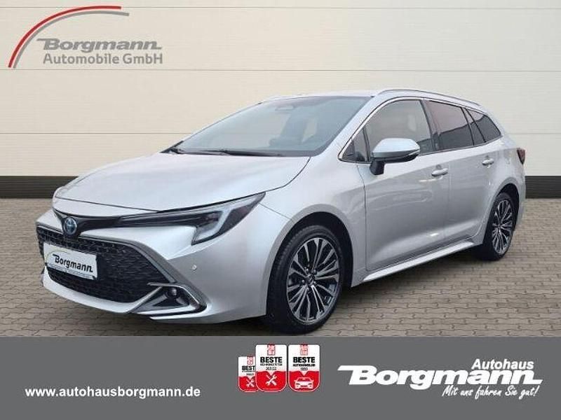 Silber Gebraucht 2024 Toyota Corolla Team Kombi | 28.990 € (Fairer Preis) - Bild 1/4