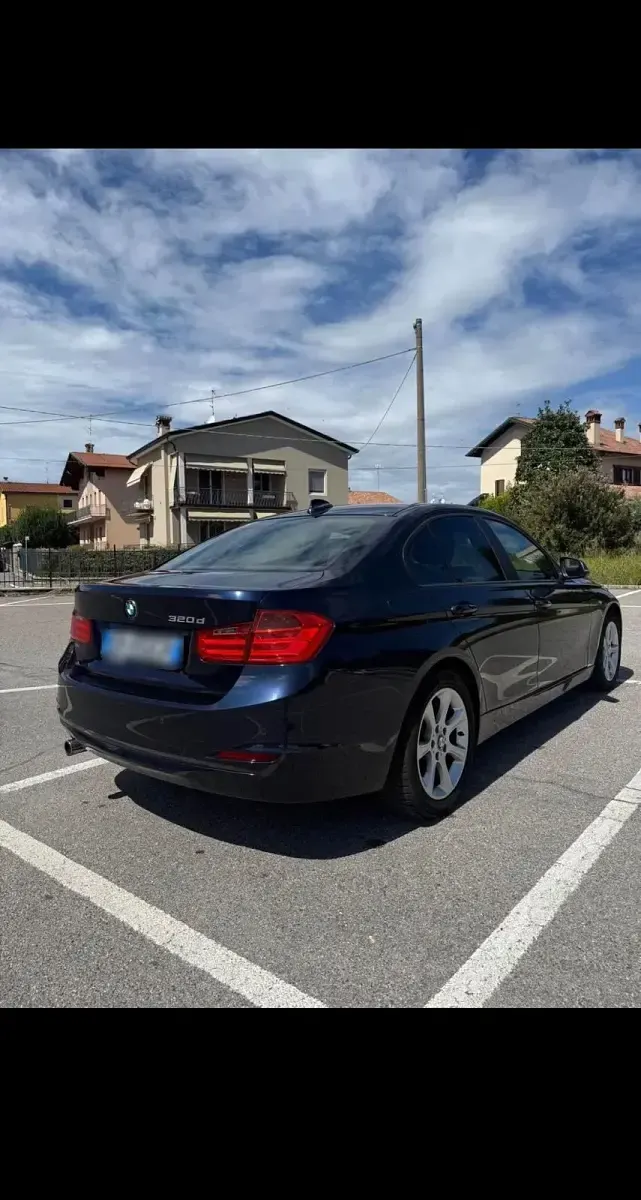 Gebraucht BMW 320 184 PS (135 kW) 2013 Blau Limousine