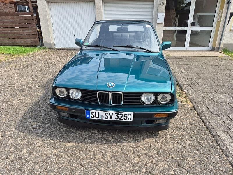 Grün Gebraucht 1990 BMW 325 Cabriolet Performance Cabrio | 22.999 € - Bild 1/4