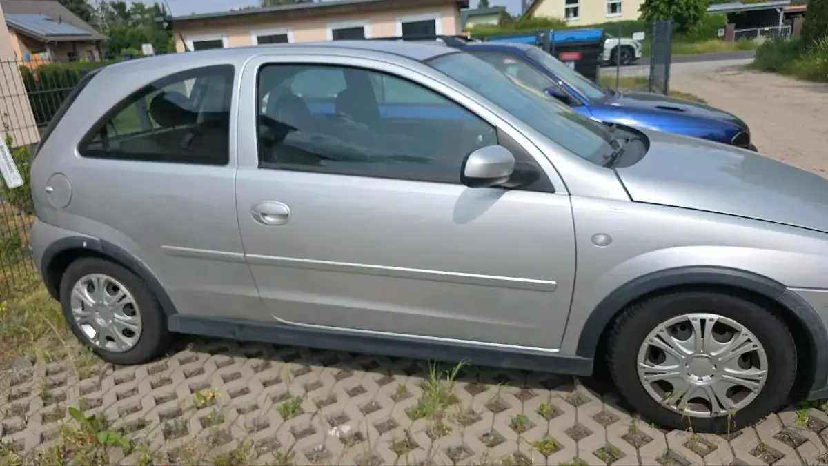 Gebraucht Opel Corsa 80 PS (58 kW) 2005 Silber Kleinwagen
