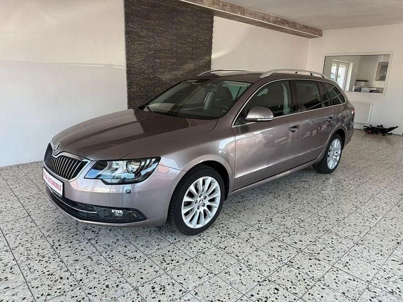 Violett Gebraucht 2014 Skoda Superb Exclusive Kombi | 10.500 € (Fairer Preis) - Bild 1/4