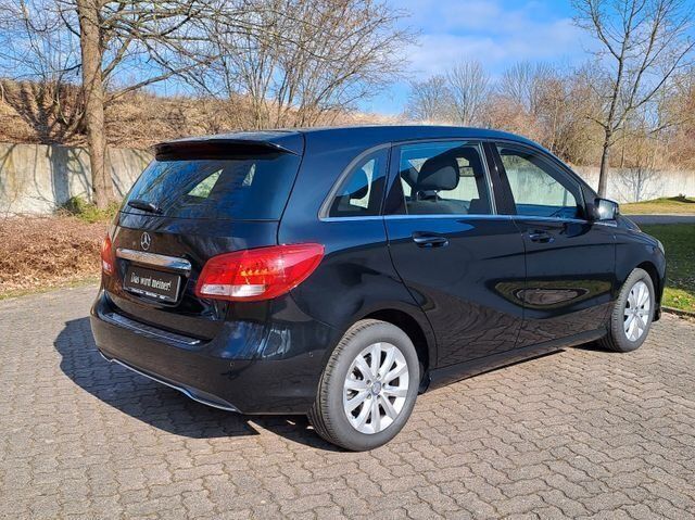 Gebraucht Mercedes B180 Style 122 PS (89 kW) 2017 Schwarz Van / Kleinbus