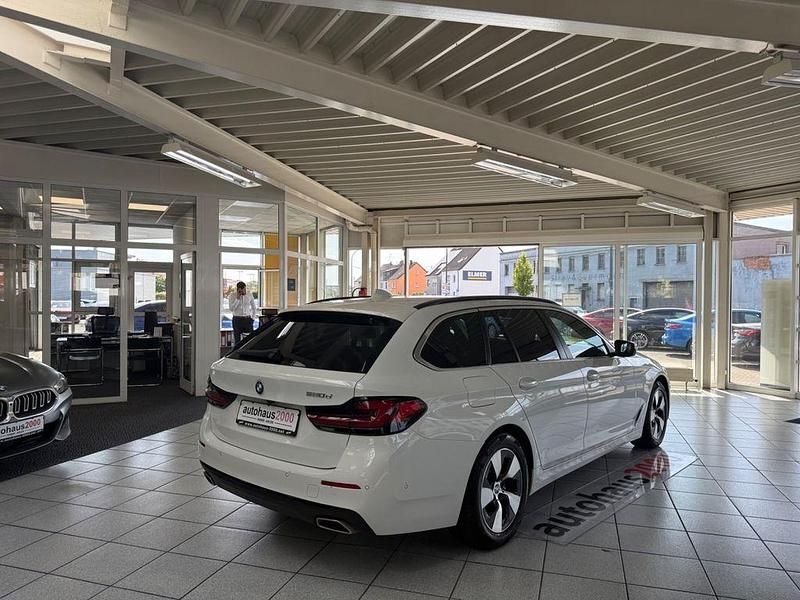 Gebraucht BMW 520 Sport Line 190 PS (139 kW) 2023 Weiß Kombi