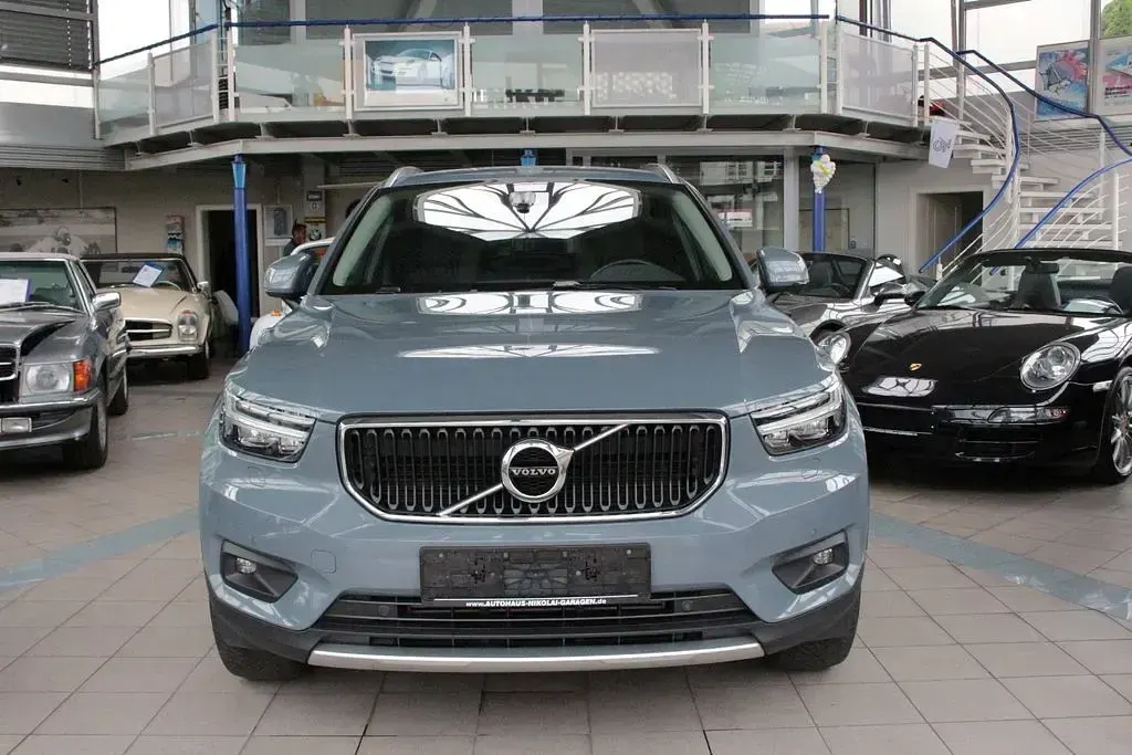 Gebraucht Volvo XC40 Momentum 129 PS (94 kW) 2020 Thunder grey / metallic SUV