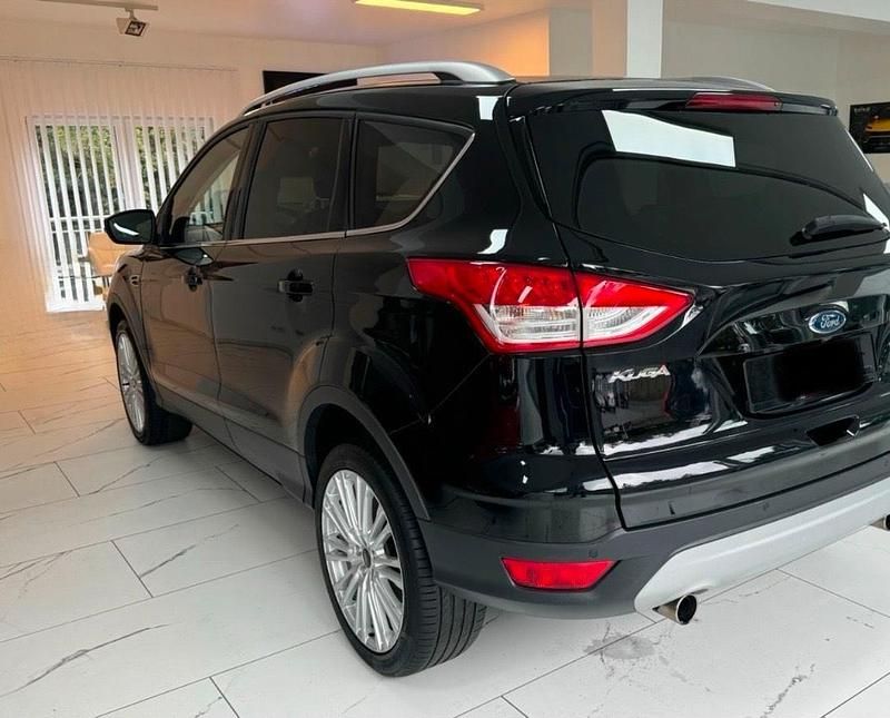 Gebraucht Ford Kuga 150 PS (110 kW) 2016 Schwarz SUV