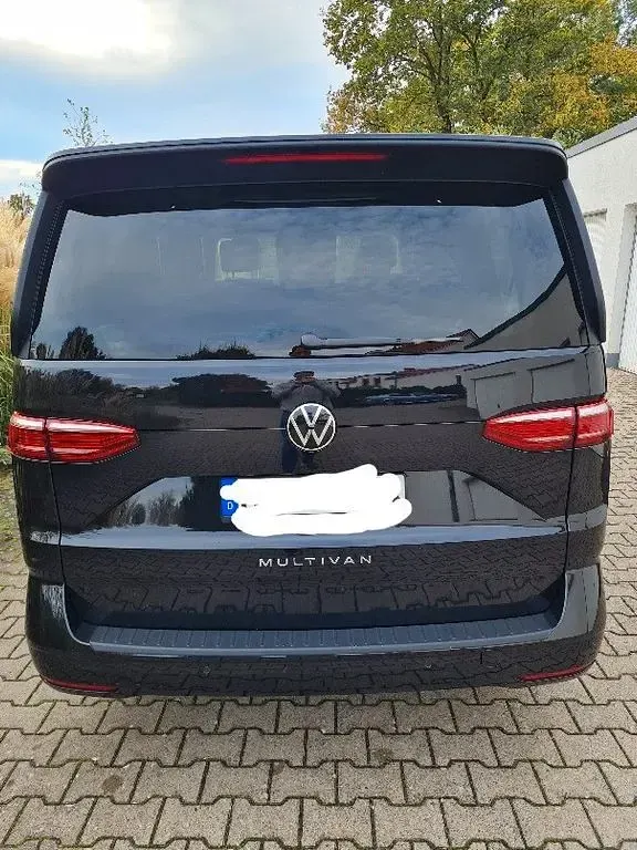 Gebraucht VW Multivan 150 PS (110 kW) 2023 Schwarz Van / Kleinbus