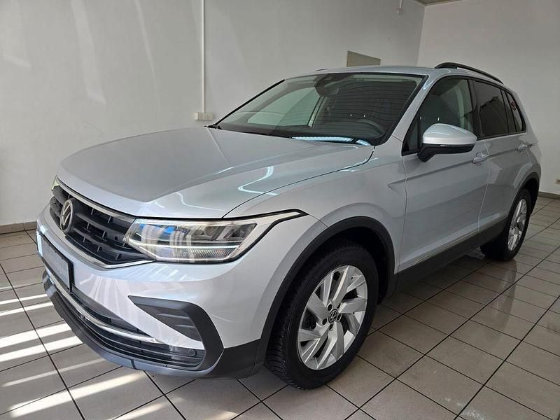 Reflexsilber Gebraucht 2022 VW Tiguan Life SUV | 24.990 € (Guter Preis) - Bild 1/4