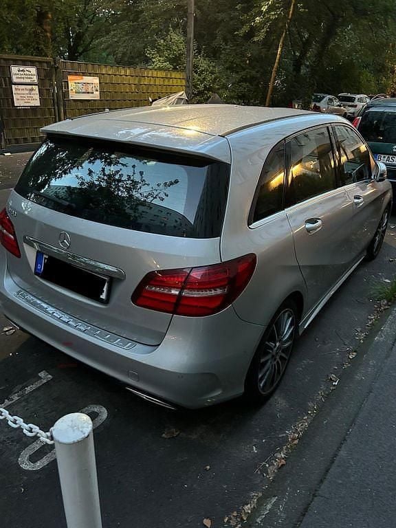 Gebraucht Mercedes B180 122 PS (89 kW) 2018 Silber Van / Kleinbus