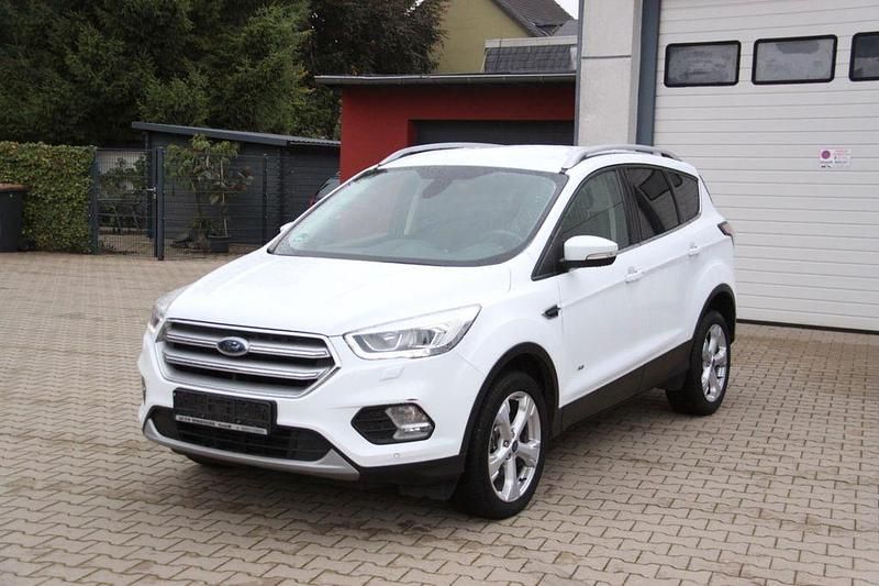 Weiß Gebraucht 2018 Ford Kuga Titanium SUV | 12.450 € (Fairer Preis) - Bild 1/4