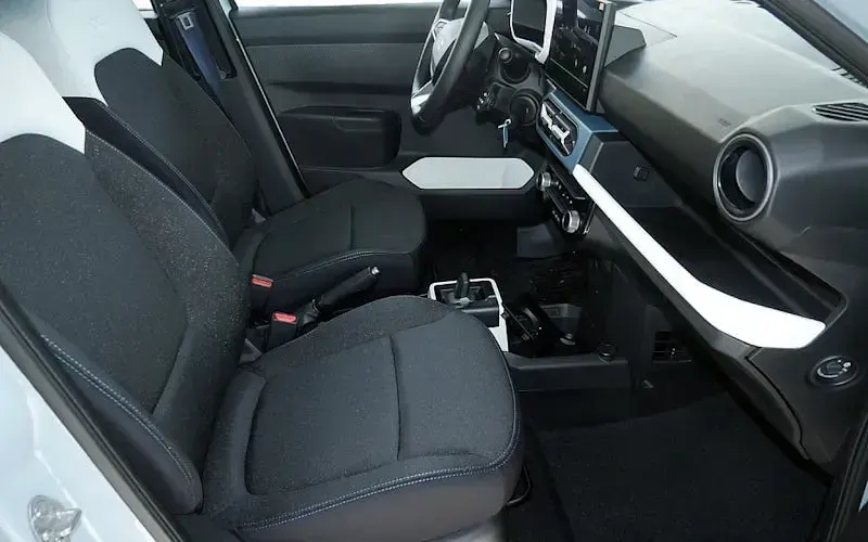 Nouă Dacia Spring Expression 52 kW (71 CP) 2026 Verde Hatchback