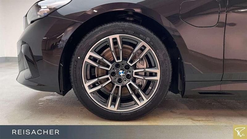 Neu BMW 550e Performance 489 PS (359 kW) 2026 Schwarz Kombi