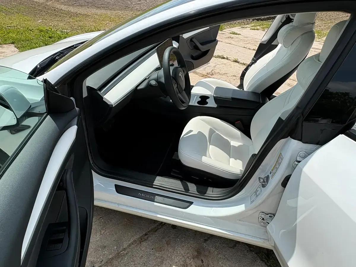 Gebraucht Tesla Model 3 Standard Range 239 kW (325 PS) 2021 Weiß Limousine