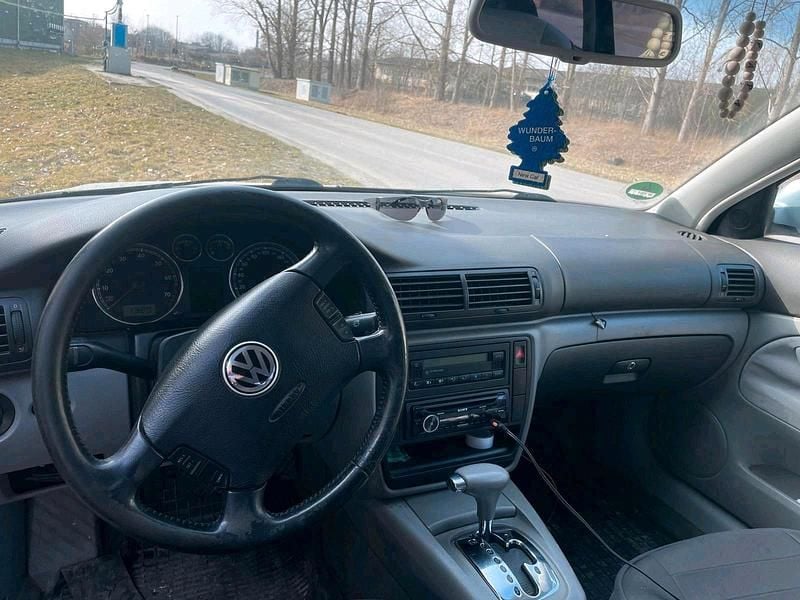 Gebraucht VW Passat 150 PS (110 kW) 2001 Blau Kombi