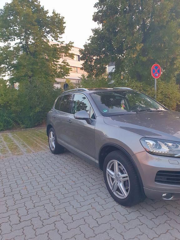 Gebraucht VW Touareg 239 PS (175 kW) 2010 Grau SUV