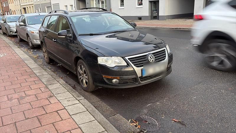 Schwarz Gebraucht 2010 VW Passat Kombi | 1.600 € (Superpreis) - Bild 1/4