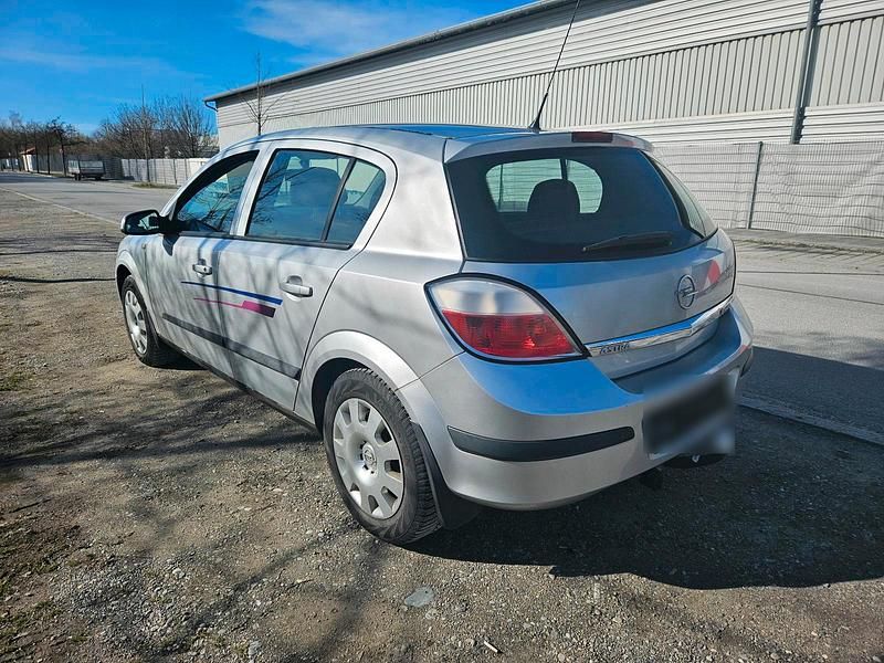 Gebraucht Opel Astra 101 PS (74 kW) 2005 Silber Limousine