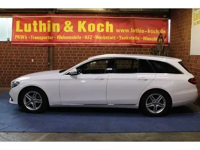 Second-hand Mercedes E220 Avantgarde 194 CP (142 kW) 2017 Alb Break