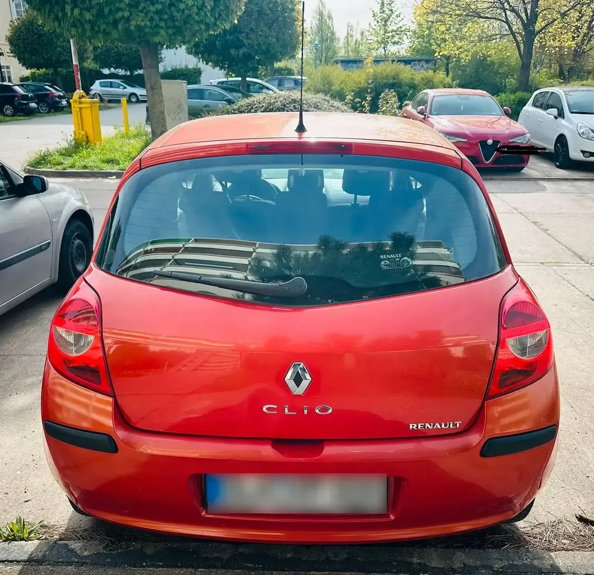 Brugt Renault Clio III 75 HK (55 kW) 2006 Rød Hatchback