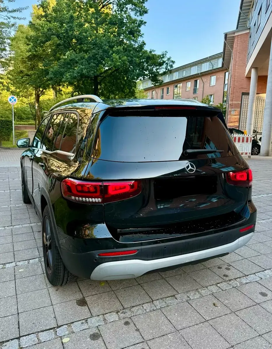 Gebraucht Mercedes GLB200 AMG line 150 PS (110 kW) 2021 Schwarz SUV