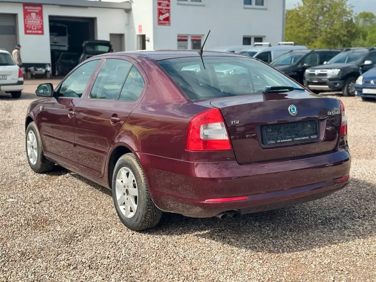 Gebraucht Skoda Octavia 122 PS (89 kW) 2012 Rot Limousine