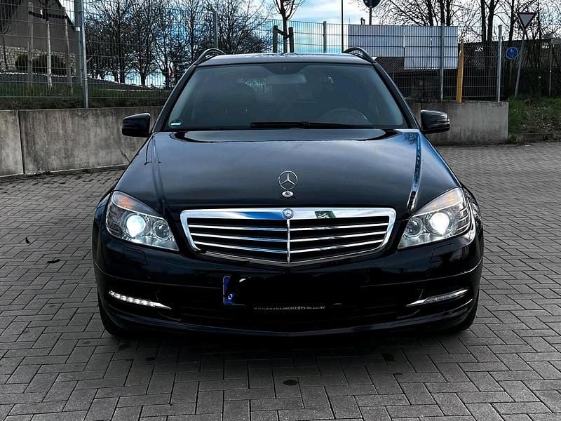 Gebraucht Mercedes C220 170 PS (125 kW) 2011 Schwarz Kombi