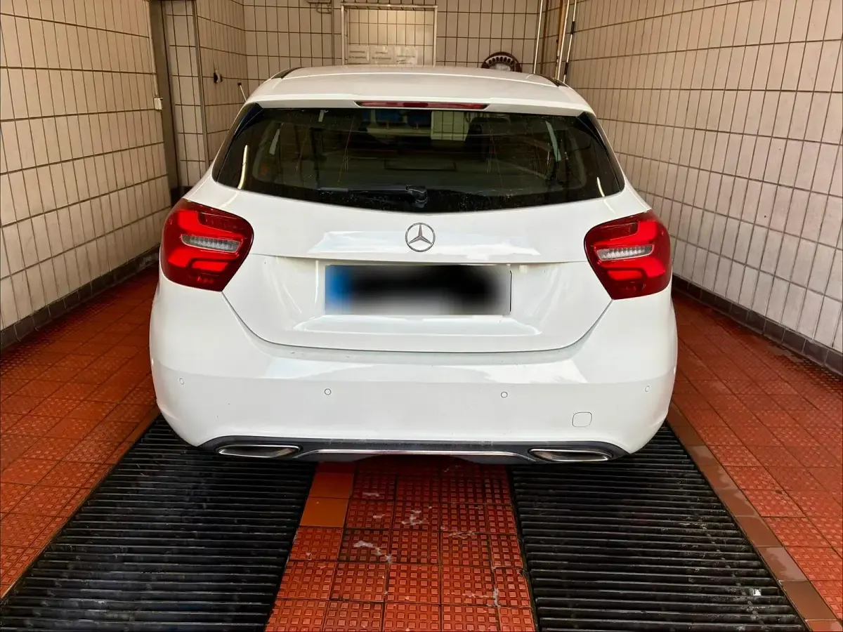 Gebraucht Mercedes A180 122 PS (89 kW) 2017 Weiß Kleinwagen