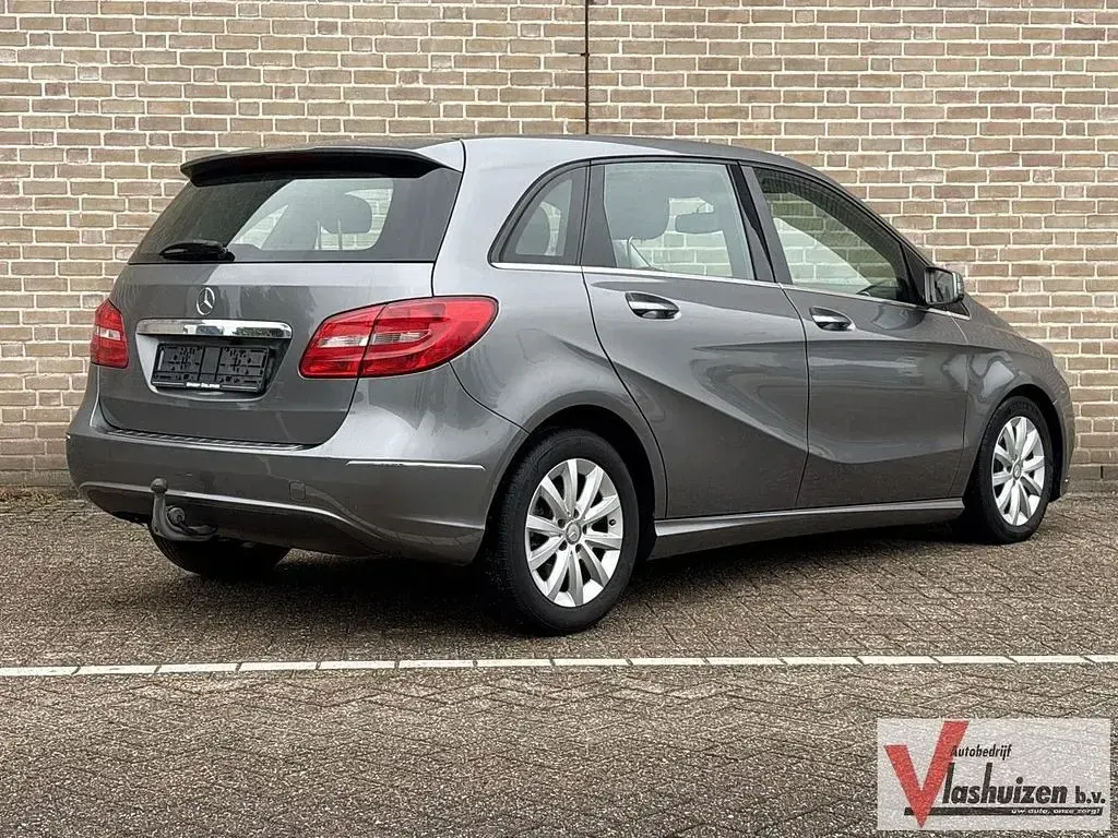 Gebraucht Mercedes B200 Ambition 136 PS (100 kW) 2012 Grau Kleinwagen