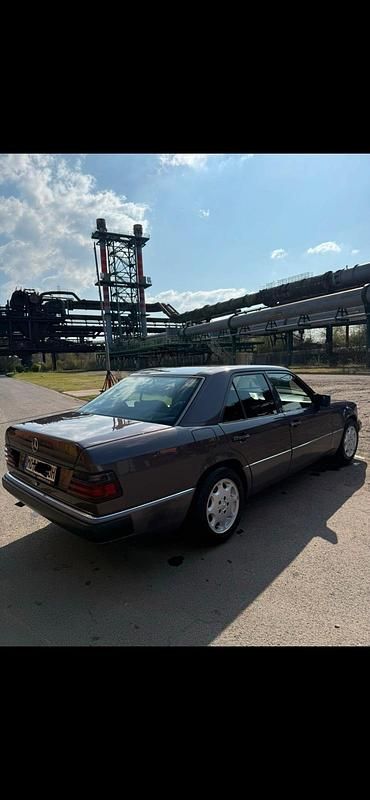 Second-hand Mercedes E250 94 CP (69 kW) 1991 Andere farben Berlinǎ