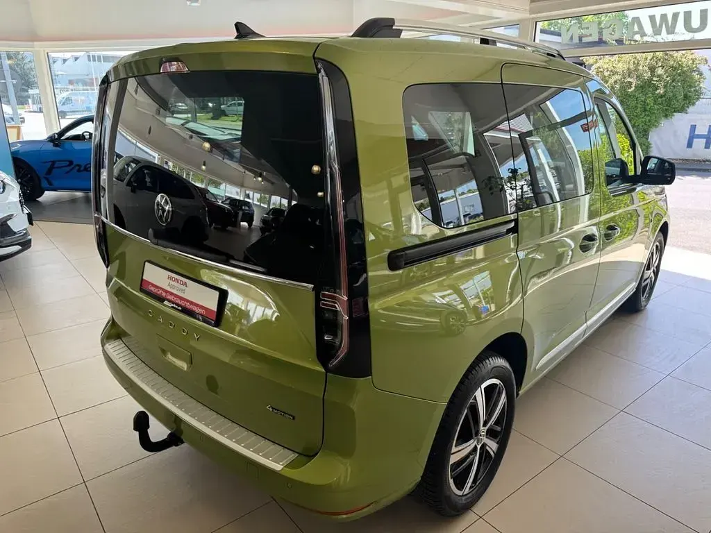 Gebraucht VW Caddy Style 122 PS (89 kW) 2024 Gold Van / Kleinbus