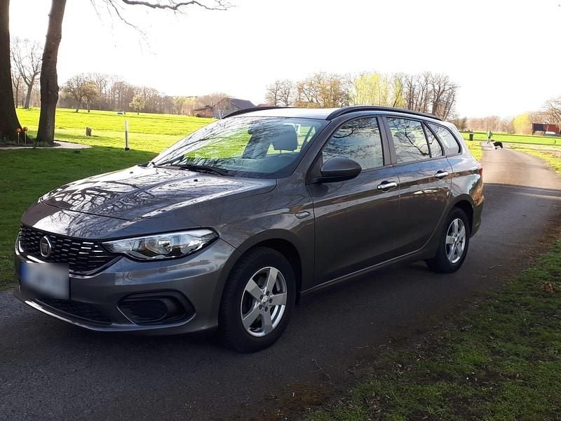 Gebraucht Fiat Tipo 95 PS (69 kW) 2018 Grau Kombi