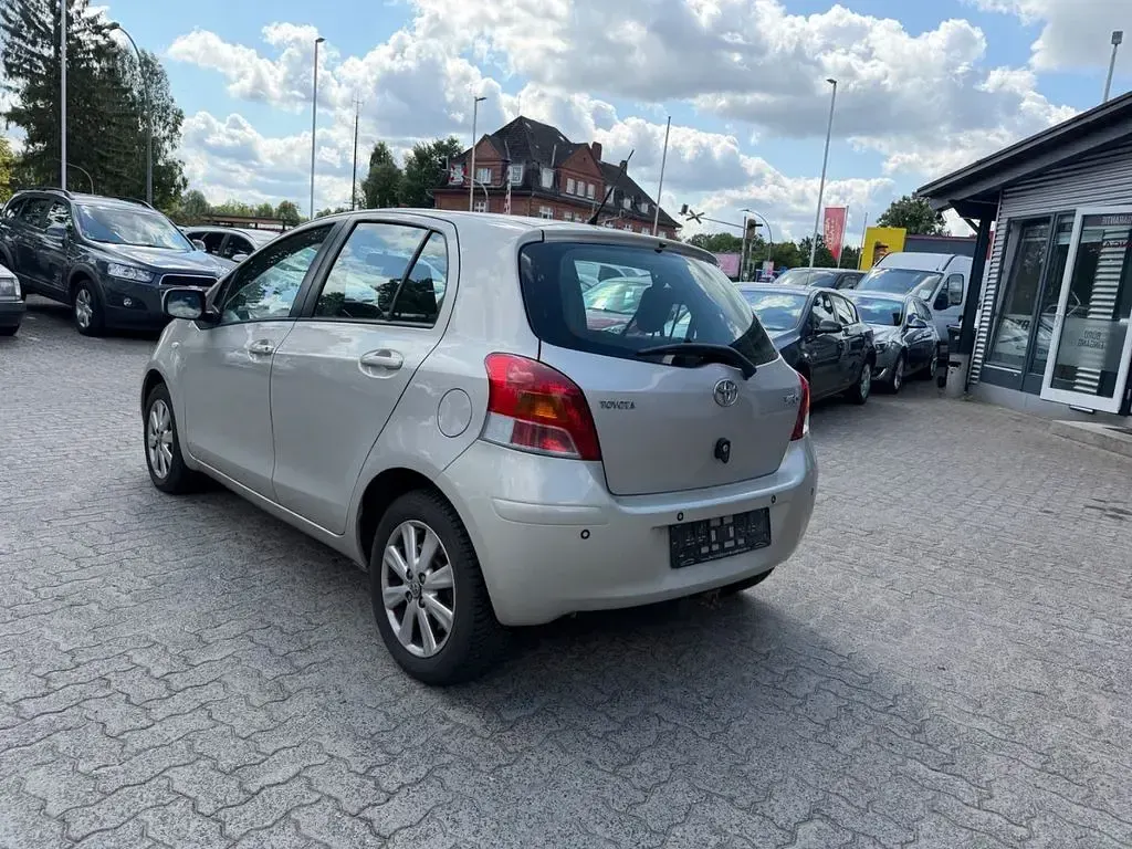 Gebraucht Toyota Yaris Executive 101 PS (74 kW) 2009 Gold Kleinwagen