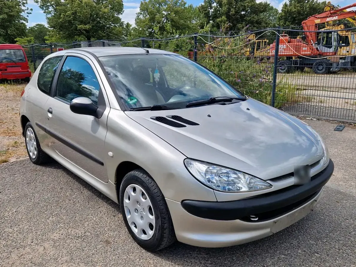 Gebraucht Peugeot 206 60 PS (44 kW) 2004 Silber Kleinwagen