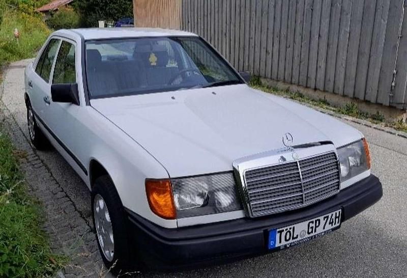 Gebraucht Mercedes 230 132 PS (97 kW) 1989 Weiß Limousine