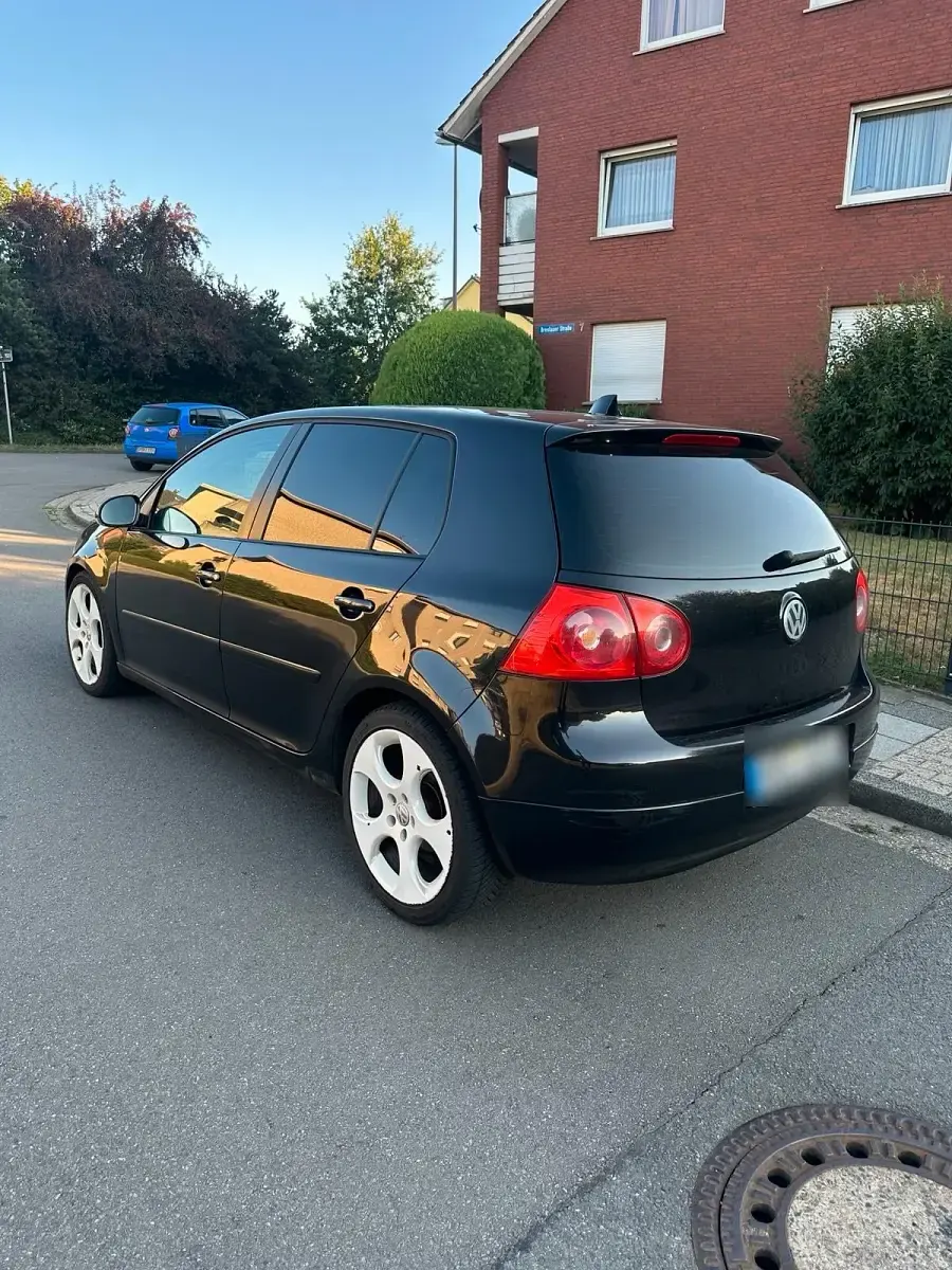 Gebraucht VW Golf V 105 PS (77 kW) 2005 Schwarz Kleinwagen