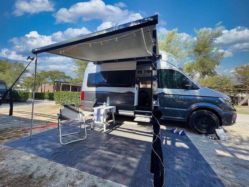 Grau Gebraucht 2020 VW California California Van | 60.500 € (Fairer Preis) - Bild 1/4