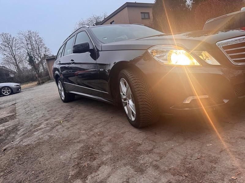 Gebraucht Mercedes E250 Avantgarde 204 PS (150 kW) 2010 Schwarz Kombi