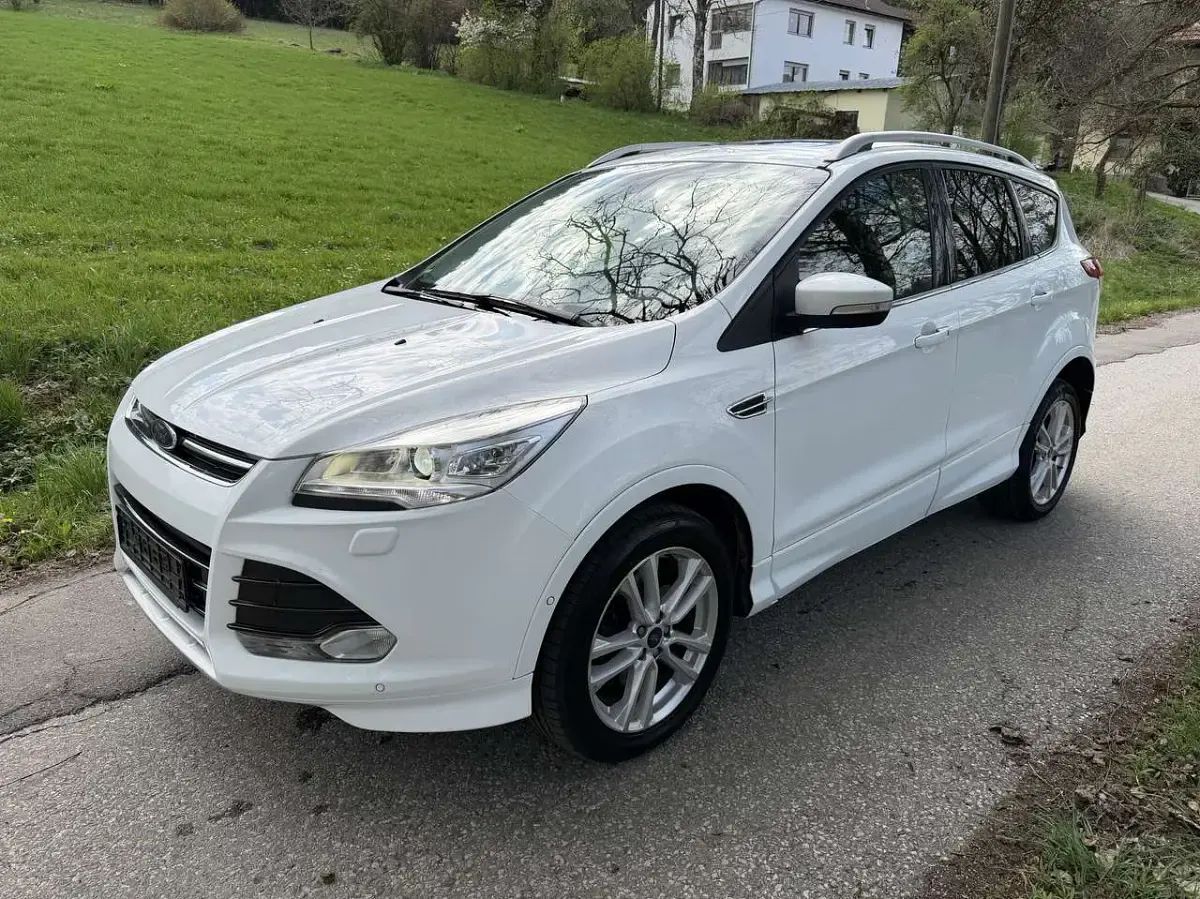 Usado Ford Kuga Titanium 180 HP (132 kW) 2015 Branco SUV