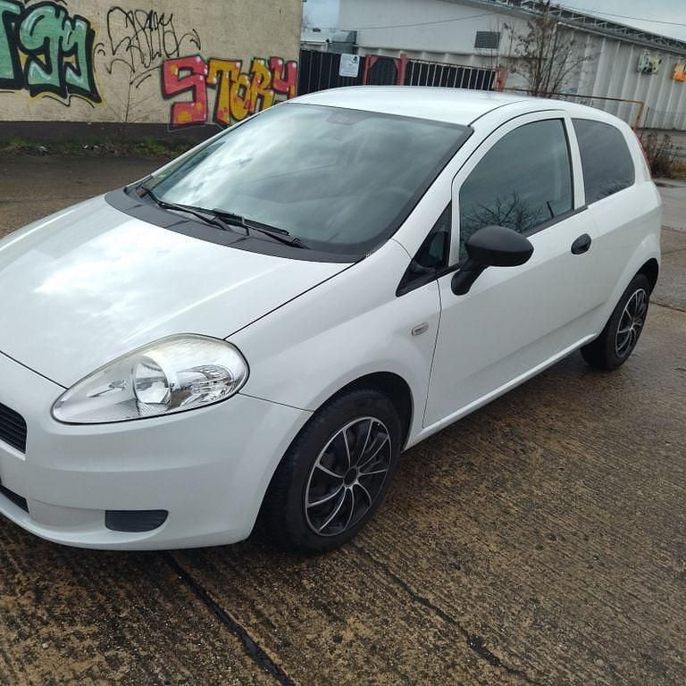 Gebraucht Fiat Punto Pop 69 PS (50 kW) 2011 Weiß Kleinwagen