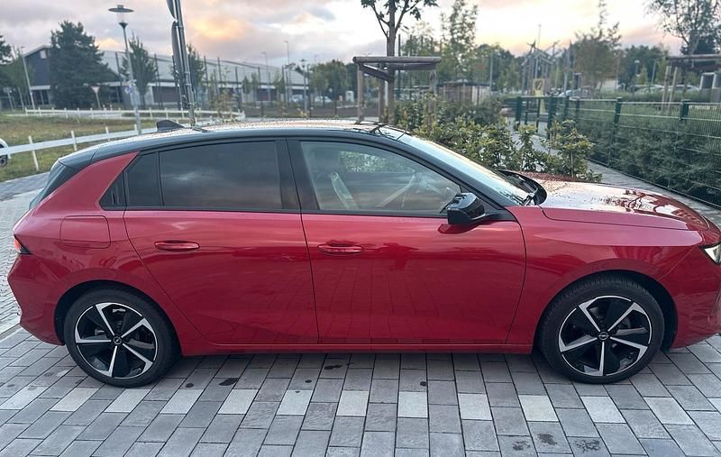 Rot Gebraucht 2023 Opel Astra Elegance Limousine | 16.900 € (Superpreis) - Bild 1/4